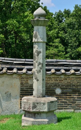 제22대 정조 건릉의 망주석